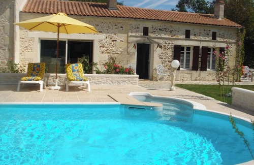 Bussac-Foret Maison | Homerez - House in Bussac-Forêt