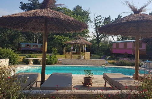 Bussac-Foret Maison | Homerez - House in Bussac-Forêt