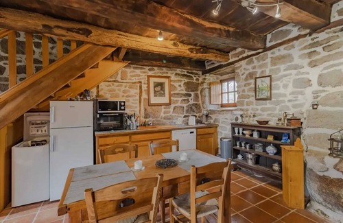 Chaumeil Maison | Homerez - Maison à Chaumeil avec cheminée