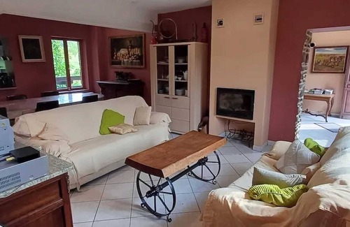 Montignies-sur-Roc Maison | Homerez - House in Montignies-sur-Roc