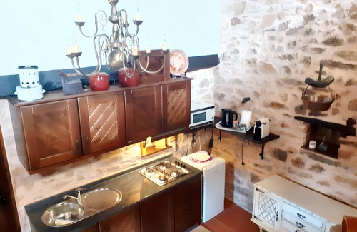 Salsas Maison | Homerez - House in Parada with mountain view