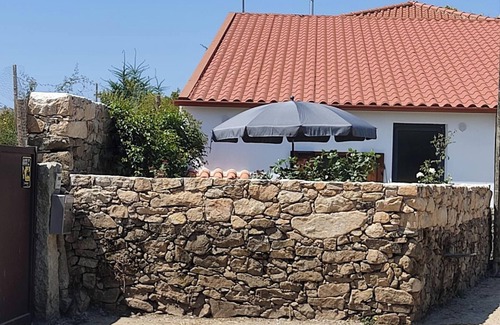 Salsas Maison | Homerez - House in Parada with mountain view