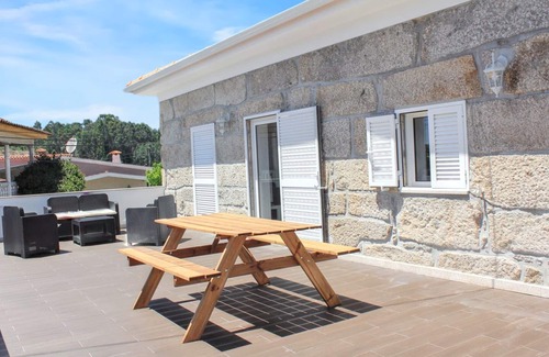 Vila Nova de Famalicao Maison | Homerez - Maison à Requião avec piscine