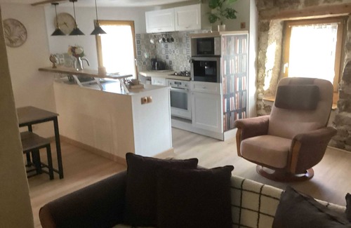 Saint-Romain Maison | Homerez - House in Saint-Romain.