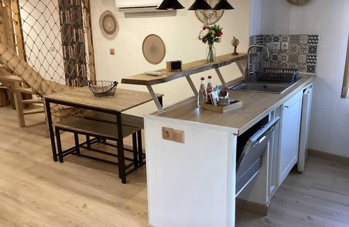Saint-Romain Maison | Homerez - House in Saint-Romain.