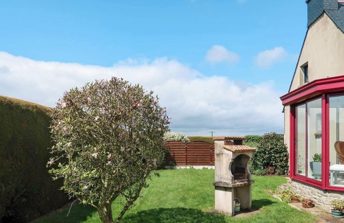 Pedernec Maison | Homerez - Maison Pédernec jardin