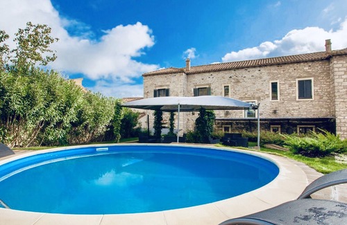 Gesturi Autre | Homerez - Demeure pour 10 pers. avec piscine, jardin et terrasse à Gesturi