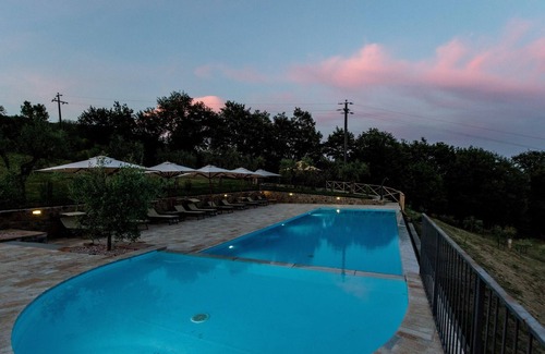 Umbertide Villa | Homerez - Villa pour 16 pers. avec piscine, jardin et terrasse à Pérouse