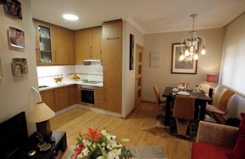 O Rosal Appartement | Homerez - Appartement moderne avec vue sur la montagne à Pontevedra / 75 m²