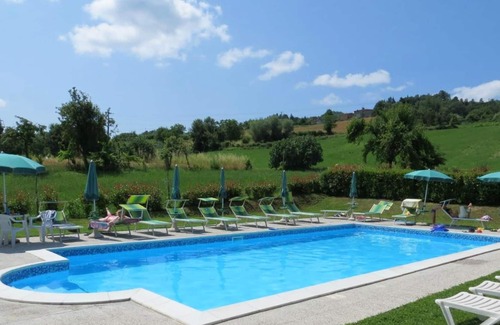 Caprese Michelangelo Maison | Homerez - Maison pour 2 pers. avec piscine partagée à Caprese Michelangelo
