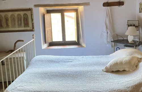 Caprese Michelangelo Maison | Homerez - Nice house for 6 ppl. with balcony at Caprese Michelangelo