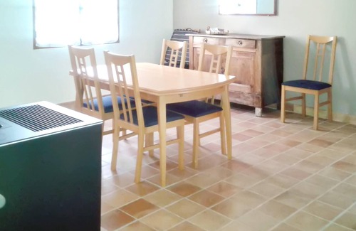 Revest-des-Brousses Maison | Homerez - Maison pour 4 pers. avec jardin et terrasse à Revest-des-Brousses
