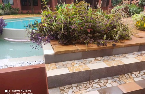 Porto-Novo Appartement | Homerez - Appartement pour 6 pers. avec piscine partagée et jardin à Porto-Novo