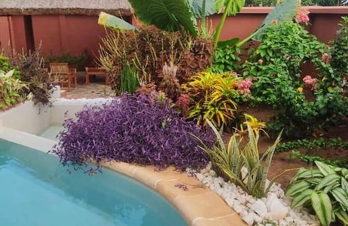 Porto-Novo Appartement | Homerez - Appartement pour 6 pers. avec piscine partagée et jardin à Porto-Novo