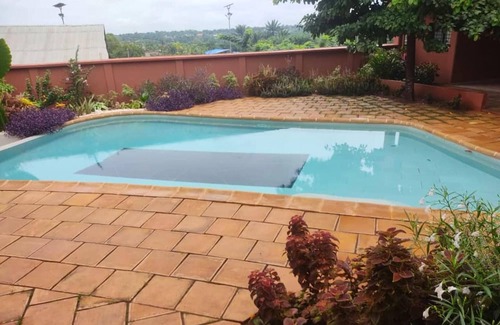 Porto-Novo Appartement | Homerez - Appartement pour 4 pers. avec piscine partagée et balcon à Porto-Novo