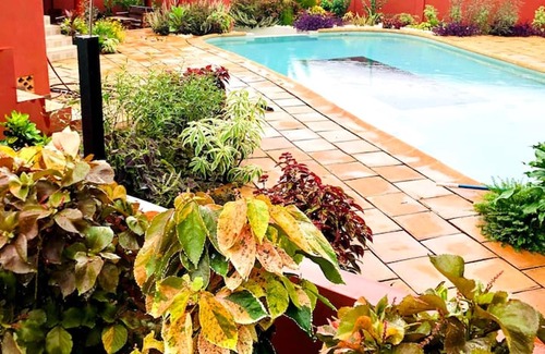 Porto-Novo Appartement | Homerez - Appartement pour 4 pers. avec piscine partagée et balcon à Porto-Novo