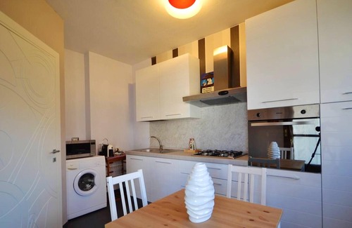 Vercelli Appartement | Homerez - Joli appartement pour 3 pers. avec jardin et terrasse à Vercelli