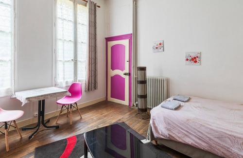 Sens Appartement | Homerez - Joli appartement pour 2 pers. avec jardin à Sens
