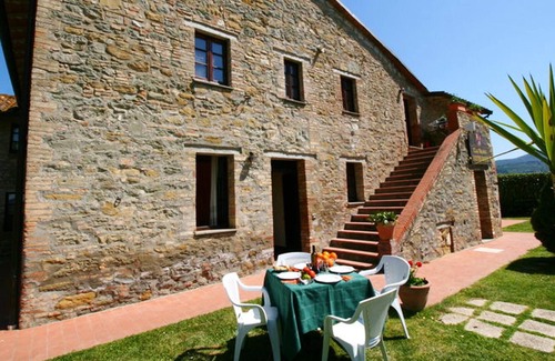 Collesanto Appartement | Homerez - Joli appartement pour 4 pers. avec piscine partagée à Villa