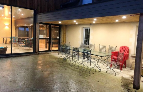 Clermont-Creans Chalet De Ski | Homerez - Nice chalet for 7 ppl. with shared pool and terrace at Clermont-Créans