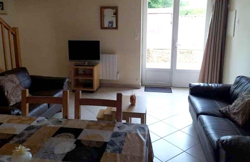 Rostrenen Maison | Homerez - Maison pour 5 pers. avec piscine partagée et terrasse à Rostrenen