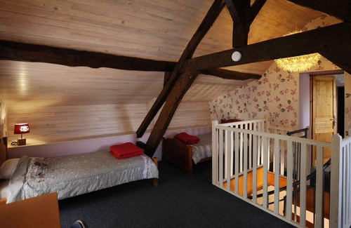 Vindecy Maison | Homerez - Nice house for 5 ppl. with shared pool and garden at Avrilly
