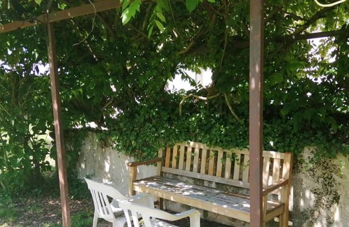 Vindecy Maison | Homerez - Nice house for 5 ppl. with shared pool and garden at Avrilly