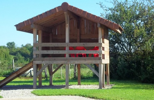 Le Fied Maison | Homerez - Maison à 17 km de la plage pour 8 pers. avec terrasse à Le Fied
