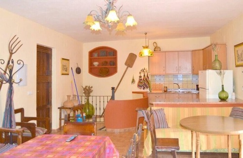 Siles Maison | Homerez - Superbe maison pour 6 pers. avec jardin et terrasse à Siles