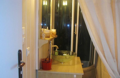 Tonnay-Charente Appartement | Homerez - Joli studio pour 2 pers. avec jardin et terrasse à Tonnay-Charente