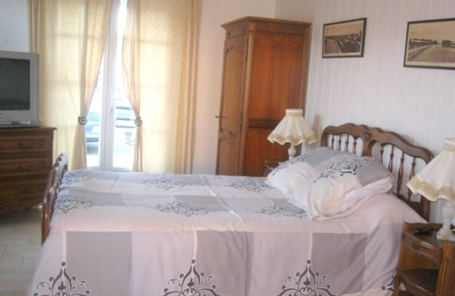 Tonnay-Charente Appartement | Homerez - Joli studio pour 2 pers. avec jardin et terrasse à Tonnay-Charente