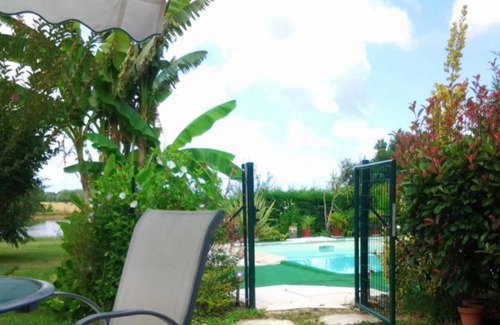 Lavergne Villa | Homerez - Jolie villa pour 6 pers. avec piscine et terrasse à Lavergne