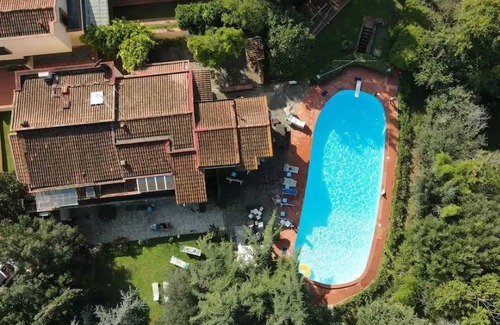 Oltrarno Villa | Homerez - Villa paisible à Firenze avec piscine privée