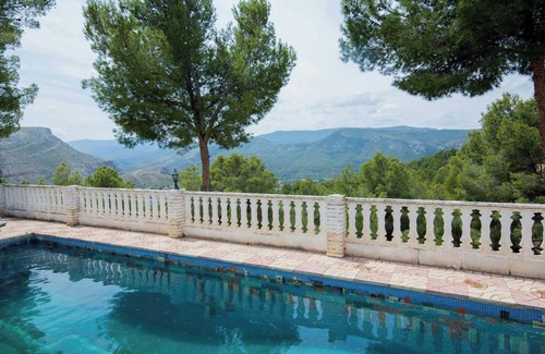 Chulilla Villa | Homerez - Villa pittoresque à Chulilla avec piscine privée