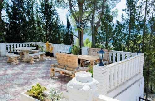 Chulilla Villa | Homerez - Villa pittoresque à Chulilla avec piscine privée