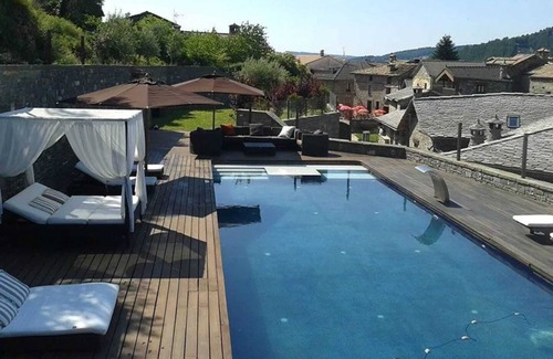 Boltana Maison | Homerez - Retraite romantique avec jacuzzi à Boltaña