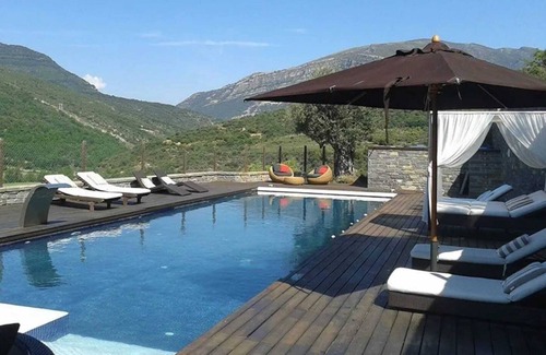 Boltana Maison | Homerez - Retraite romantique avec jacuzzi à Boltaña