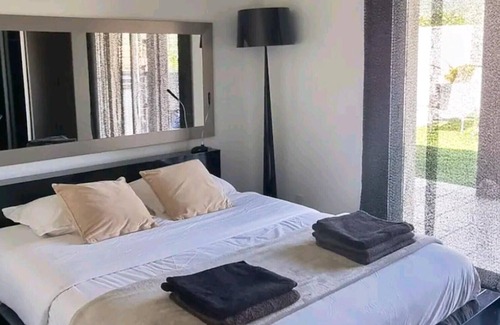 Beaufort-sur-Gervanne Villa | Homerez - Villa pour 10 pers. avec piscine et jardin à Beaufort-sur-Gervanne