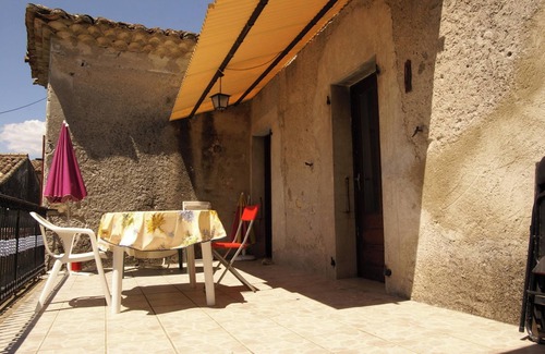 Brujas Maison | Homerez - Spacieuse maison familiale à Beaulieu - 250 m² avec vue montagne