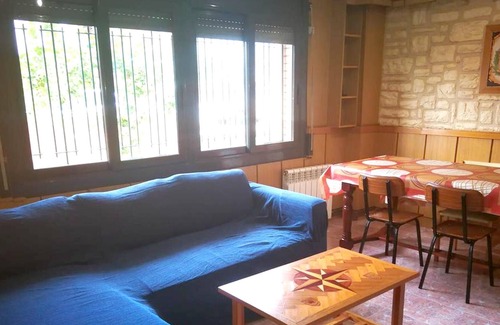 Esparraguera Maison | Homerez - Maison spacieuse pour 6 pers. avec balcon à Esparreguera