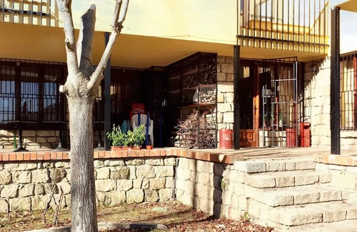 Navaluenga Maison | Homerez - Casa grande en Navaluenga con vista al lago