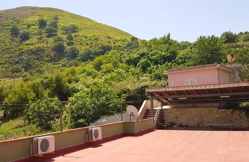 Caccamo Villa | Homerez - Villa spacieuse pour 7 pers. avec piscine à Caccamo