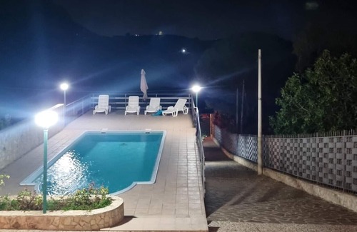 Caccamo Villa | Homerez - Villa spacieuse pour 7 pers. avec piscine à Caccamo