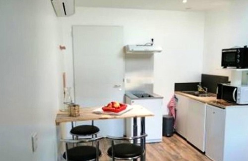 Saint-Jory Appartement | Homerez - Joli studio pour 4 pers. avec piscine partagée et jardin à Saint-Jory