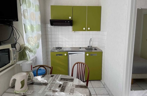 Neris-les-Bains Appartement | Homerez - Studio in Néris-les-Bains