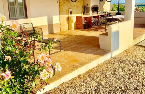 Pedrogao Villa | Homerez - Villa pour 5 pers. avec piscine partagée, jacuzzi, jardin et terrasse