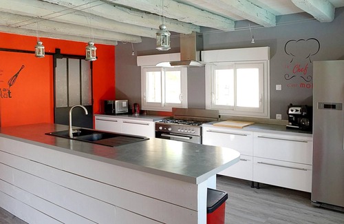 Voissay Villa | Homerez - Villa pour 15 pers. avec piscine, jardin, terrasse et balcon à Voissay