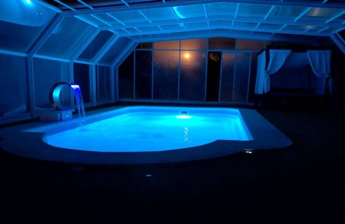 Atarfe Villa | Homerez - Villa pour 6 pers. avec piscine, jacuzzi, jardin et terrasse à Atarfe