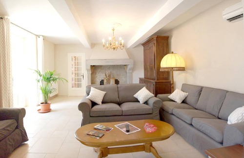 Ventenac-Cabardes Villa | Homerez - Villa pour 6 pers. avec piscine, jacuzzi et jardin à Ventenac-Cabardès