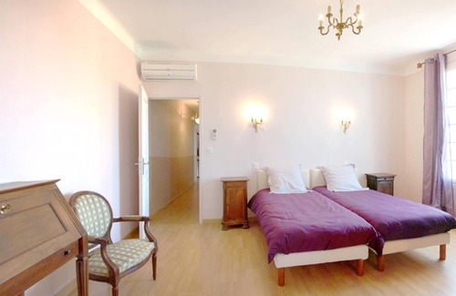 Ventenac-Cabardes Villa | Homerez - Villa pour 6 pers. avec piscine, jacuzzi et jardin à Ventenac-Cabardès